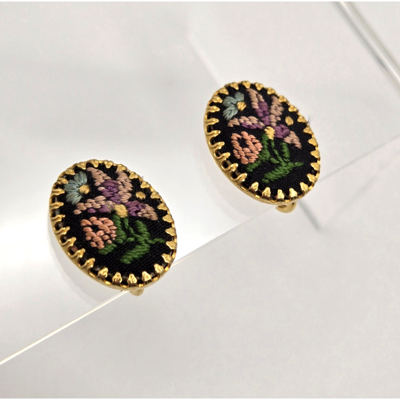 Vintage Petit Point Earrings Floral Needlepoint Goldtone Clip Ons Dainty Twee - Picture 6 of 12